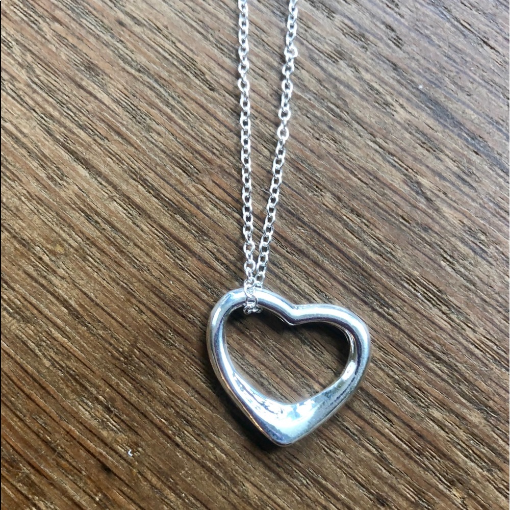 Dangling sterling silver heart necklace NWOT